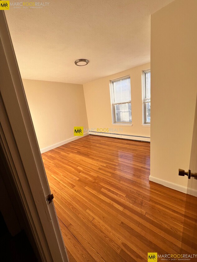 Building Photo - 167 Beacon St