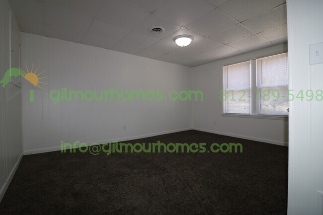 Building Photo - 914 N Vincennes Ave