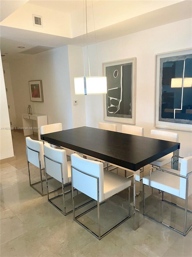 Foto del edificio - 15811 Collins Ave