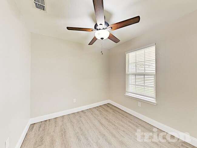 Building Photo - 837 Pine Mountain Dr