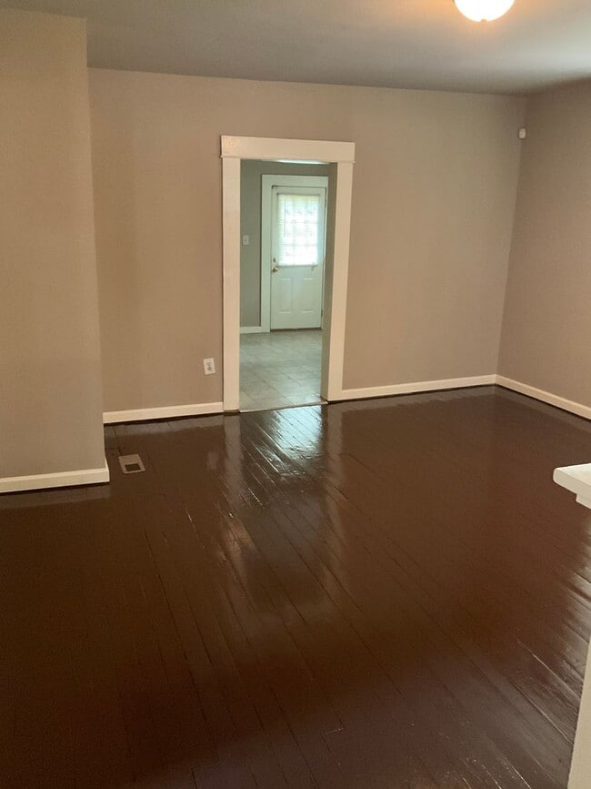 Building Photo - 125 20th Ave NE