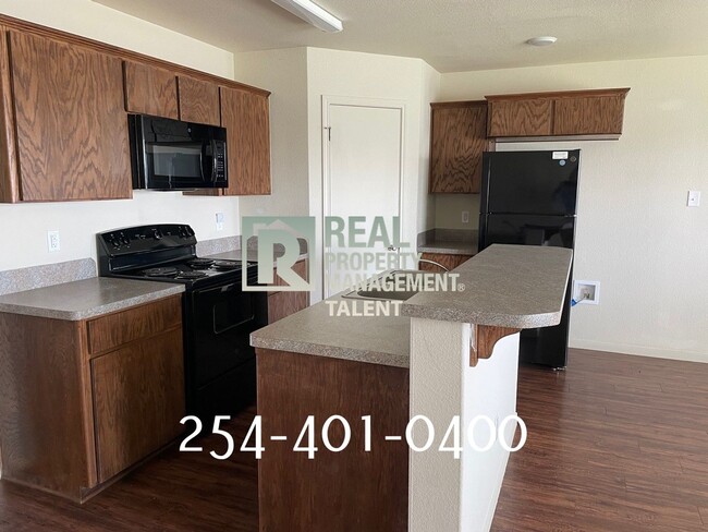 Building Photo - Charming 3-Bedroom, 2.5-Bathroom Duplex in...