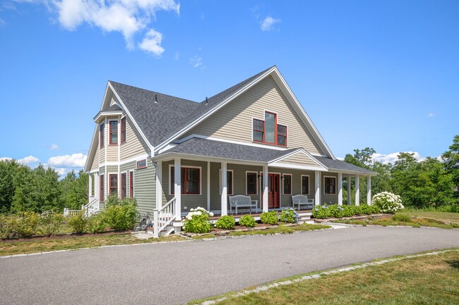 Building Photo - 133 Waukewan St