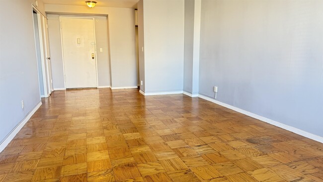 Foto del edificio - 10 Huron Ave