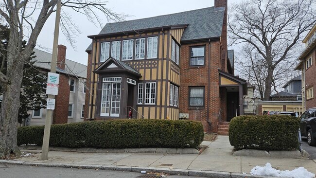 Foto del edificio - 44 Kirkwood Rd