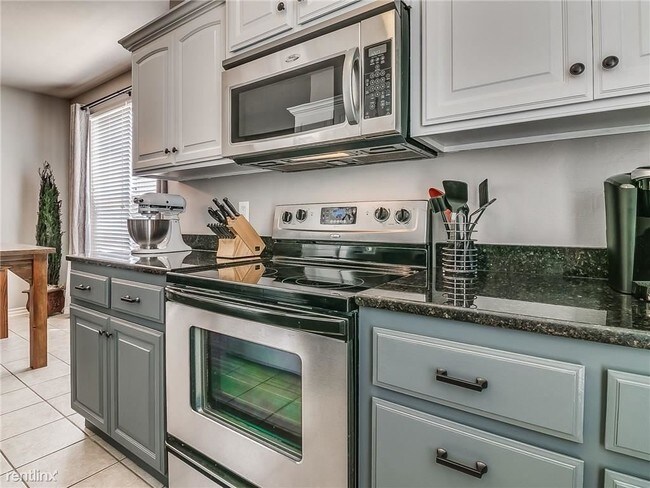 Building Photo - 1 br, 1 bath  - 1812 Alameda St Unit 414