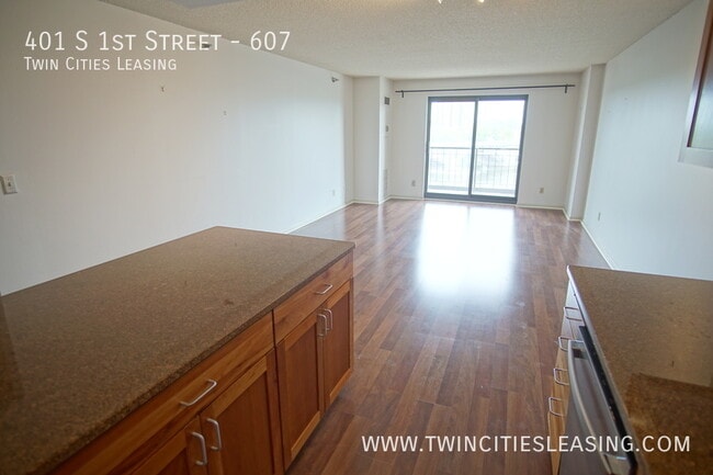 Building Photo - Spectacular Condo overlooking the Stone Ar...