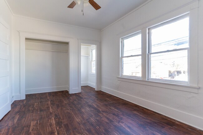 Foto del edificio - 3108 E 4th St