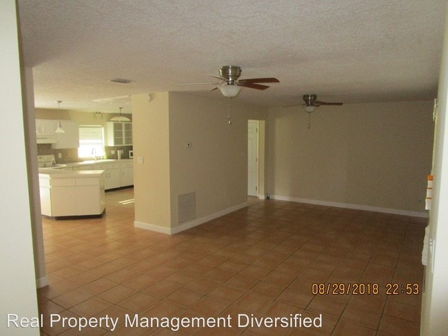 Building Photo - 2 br, 2 bath House - 3901 SW 121st Ter