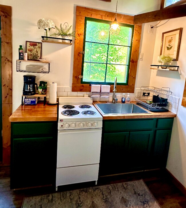 Foto del edificio - 224 E Deep Creek Rd