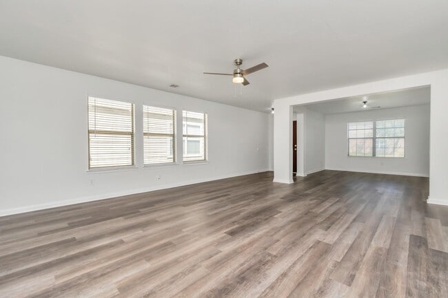 Building Photo - 7019 Parkford Meadow Dr