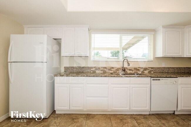 Building Photo - 3827 W Loma Ln