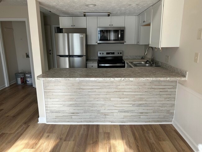 Building Photo - 800 Deer Creek Rd