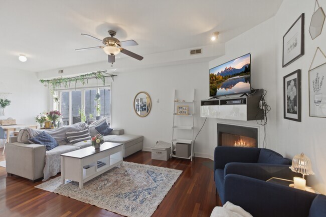 Foto del edificio - 2158 W Grand Ave
