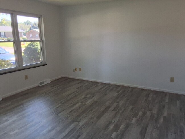 Foto del edificio - 111 Cherrywood Dr
