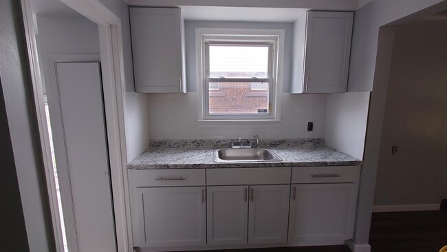 Foto del edificio - 17320 Albion Ave