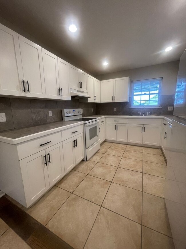 Building Photo - 108 Leeswood Cir