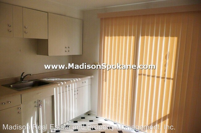 Foto del edificio - 3 br, 1 bath House - 5516 N. Oak St.