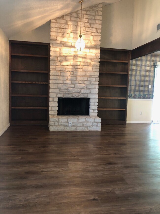 Building Photo - 6505 Hart Ln