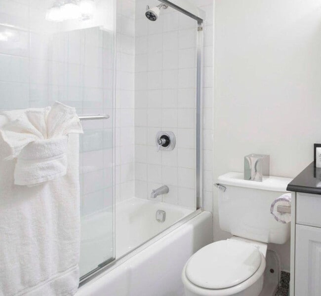 Building Photo - 76179 7th Ave