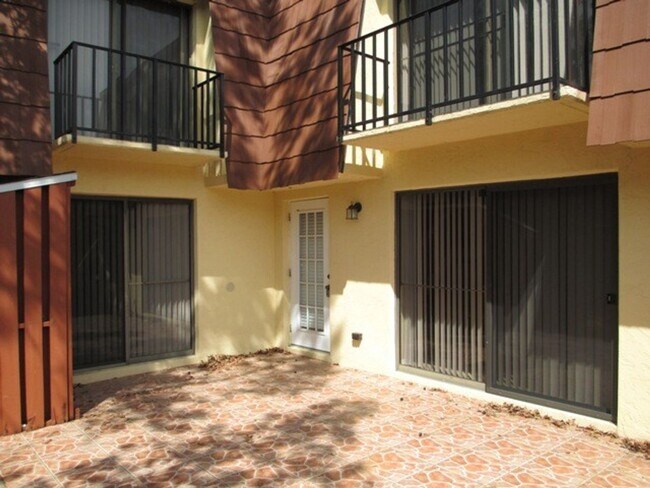 Building Photo - Parkwoods 12364-2