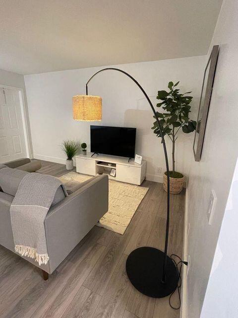 Foto del edificio - 711 Forest Club Dr