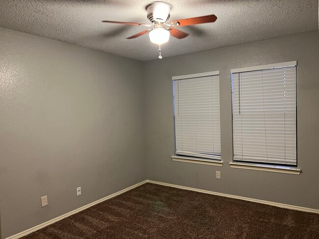 Building Photo - 600 Grand