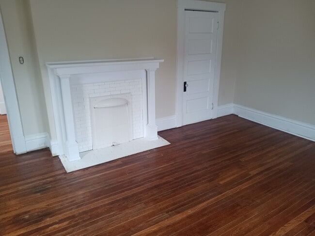 Building Photo - 813 4th St