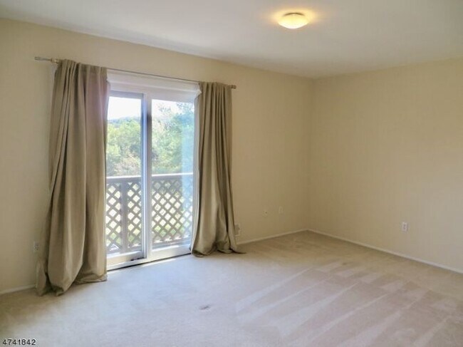 Foto del edificio - 204 Spruce Hills Dr