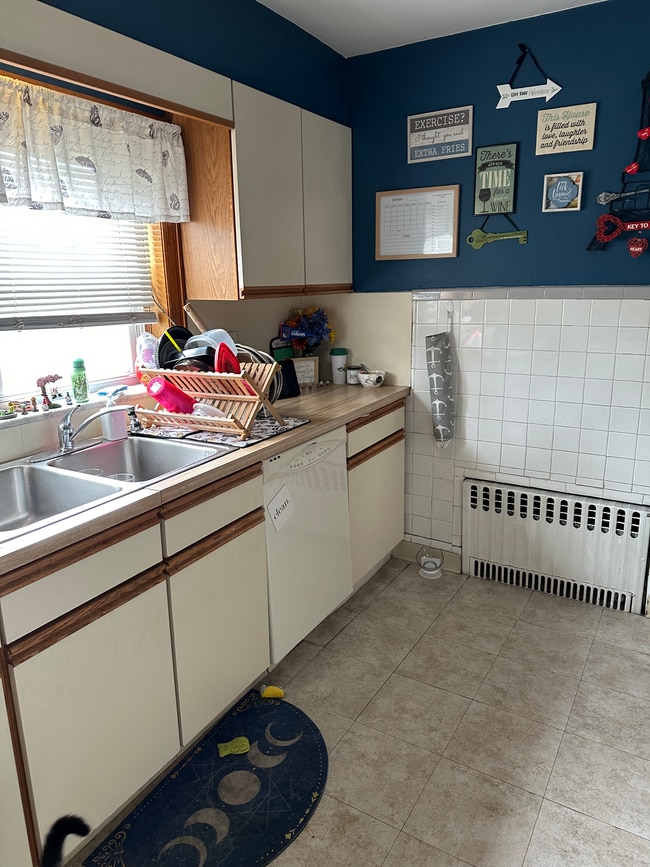 Kitchen - 242 Orient Way