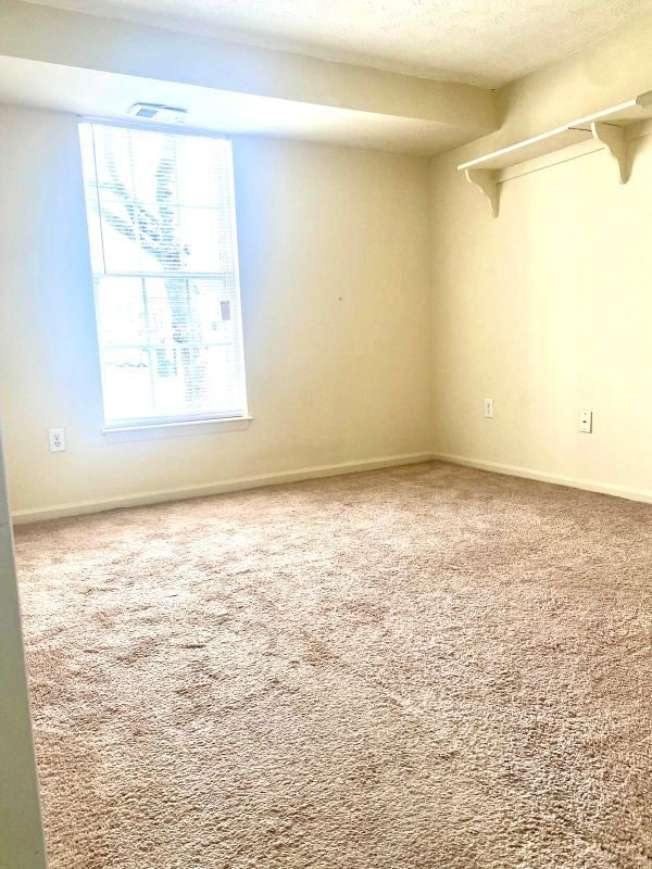 Foto del edificio - 611 Himes Ave