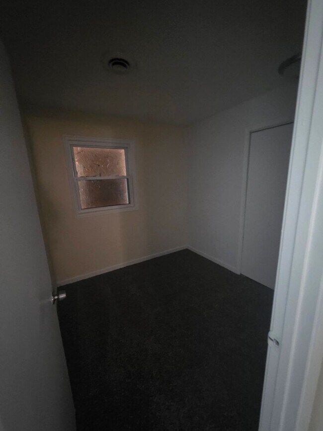 Foto del edificio - 704 E 5th St