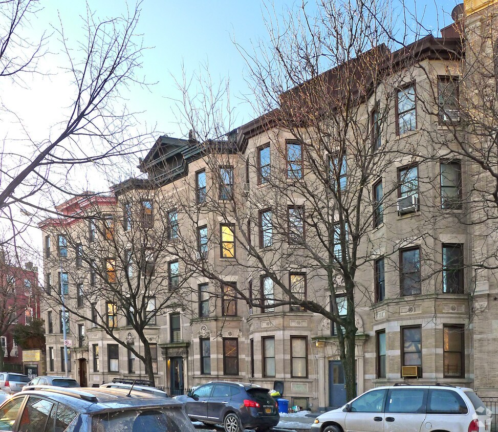 Building Photo - 556 Dean St