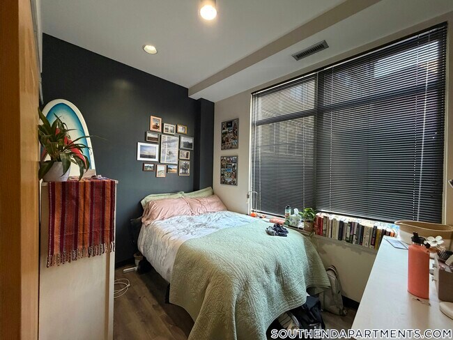 Foto del edificio - 160 E Berkeley St