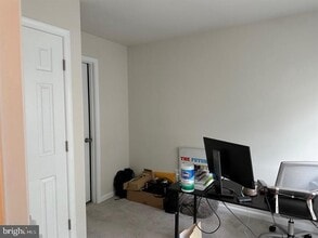 Building Photo - 7118 Rowlock Aly