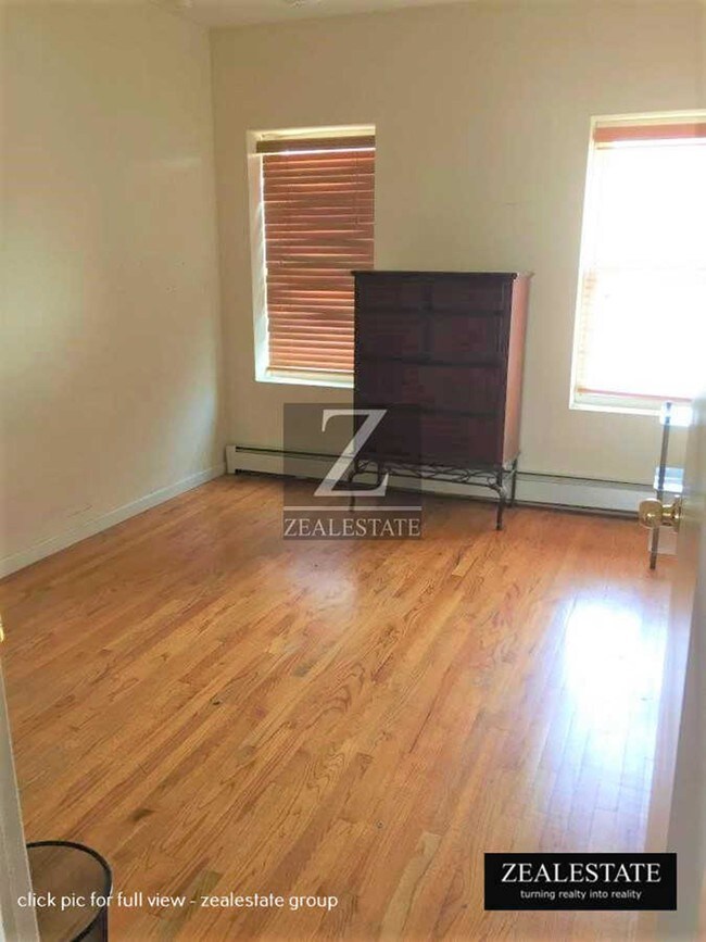 Building Photo - 695 5th Avenue