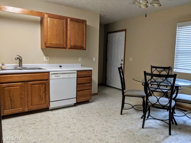 Building Photo - 3 br, 2.5 bath Townhome - 819 S 42nd St