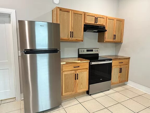 Building Photo - 1906 N Mitchell Ave