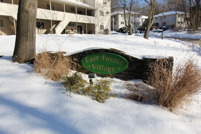 Foto del edificio - 208 Village Dr