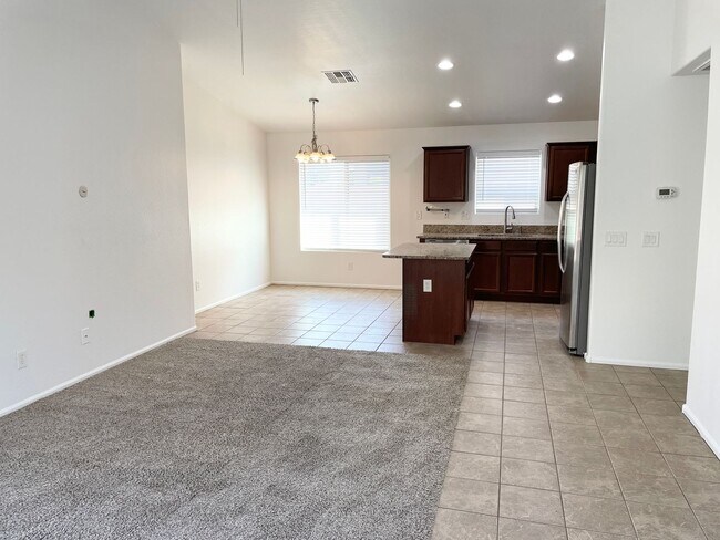 Foto del edificio - Beautiful 3 Bed + Office/Den, 2 Bath Singl...