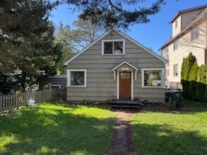 Building Photo - 1120 23rd St