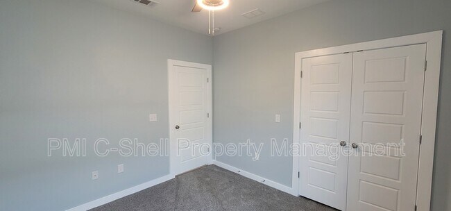 Building Photo - 5454 Medina Rd