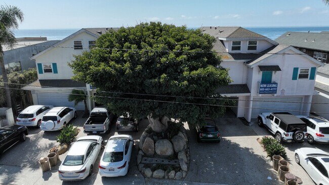 Building Photo - 6579 Del Playa Dr