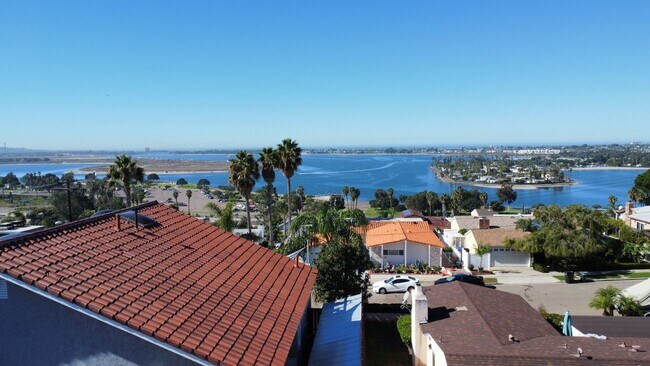 Foto del edificio - Stunning Newly Renovated 3BD/2.5BA Luxury ...