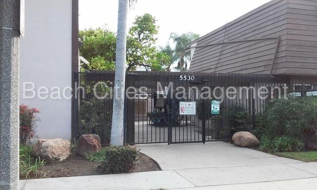 Foto del edificio - 5530 Ackerfield Ave