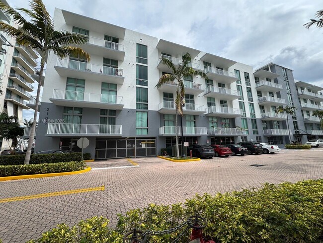 Foto del edificio - 2100 Van Buren St