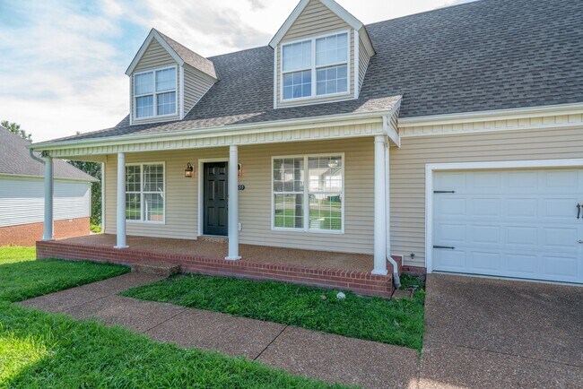 Foto del edificio - Charming Thompson Station Home in Sought-After Williamson County School District