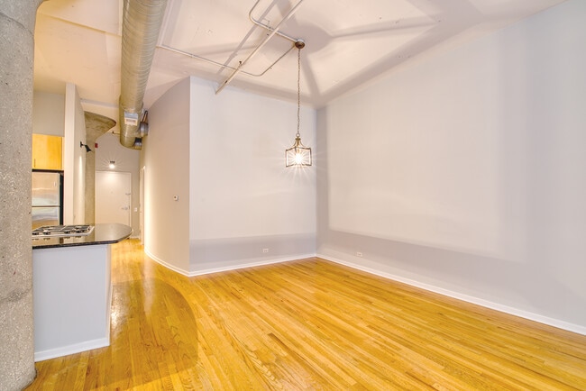 Building Photo - 130 S Canal St
