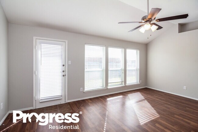 Building Photo - 240 Amherst Dr