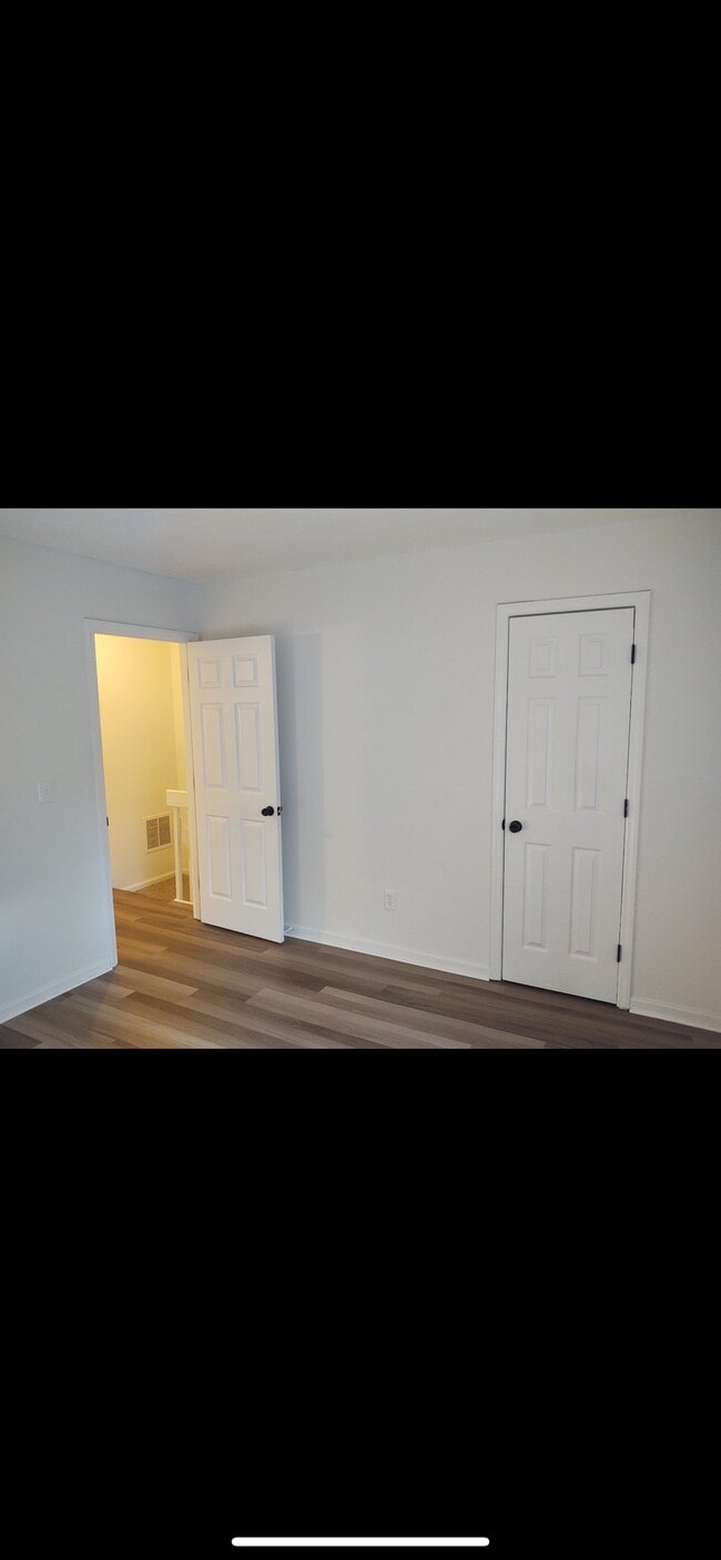 Building Photo - 3945 Briarhill Dr